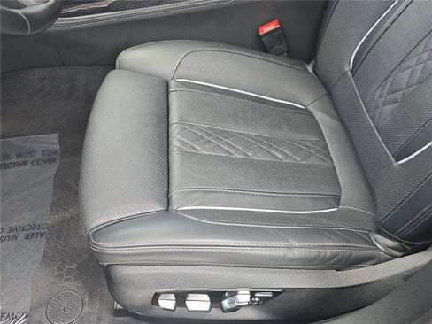 Used 2022 BMW 750i xDrive w/ Executive Package AWD/4WD image 17