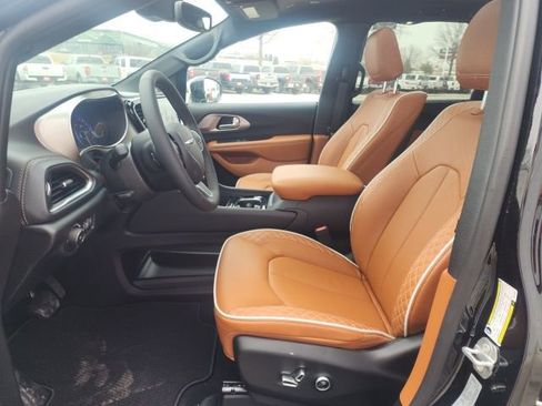 New 2026 Chrysler Pacifica Pinnacle FWD image 21