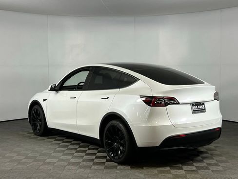 Used 2023 Tesla Model Y Long Range image 8