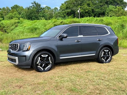 Used 2023 Kia Telluride S w/ S Sunroof Package FWD image 1