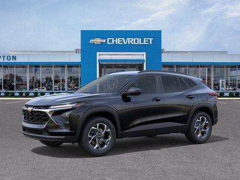 New 2026 Chevrolet Trax LT w/ LT Convenience Package FWD image 2