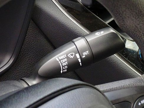 Used 2022 Toyota Corolla LE FWD image 23