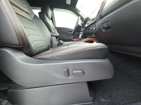 Used 2025 Nissan Frontier PRO-4X w/ Pro Premium Package image 18