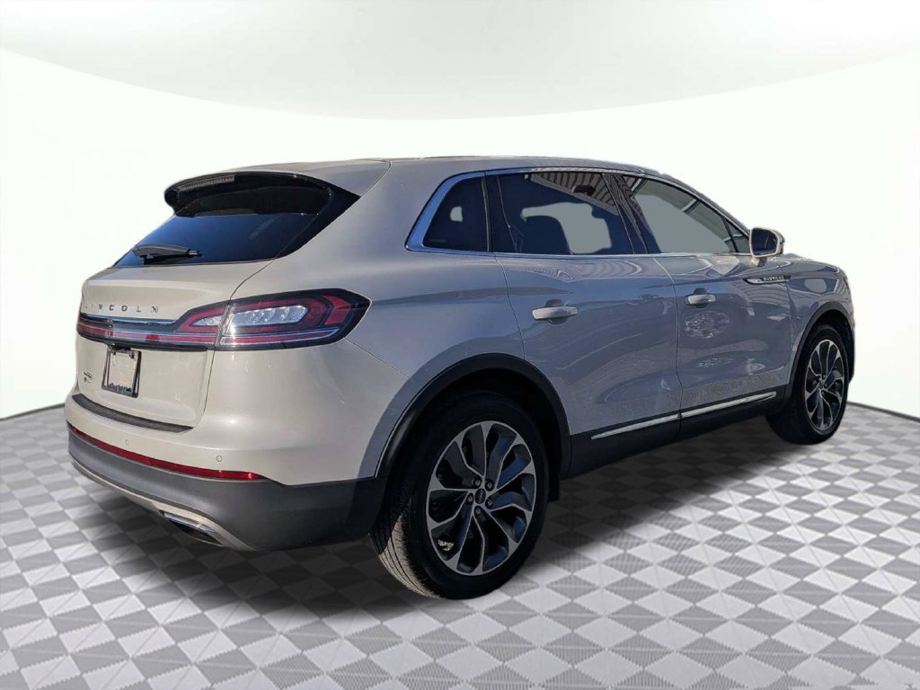 Used 2022 Lincoln Nautilus Reserve AWD/4WD image 3