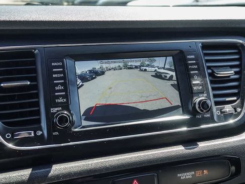 Used 2021 Kia Sedona LX image 22