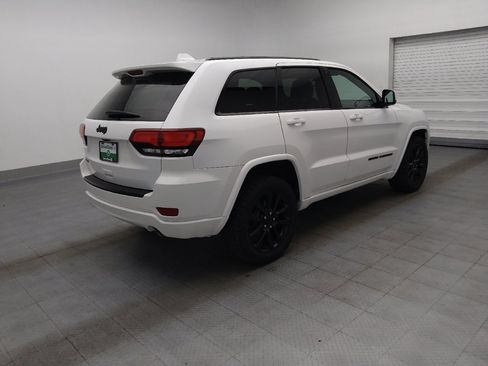 Used 2018 Jeep Grand Cherokee Altitude AWD/4WD image 10