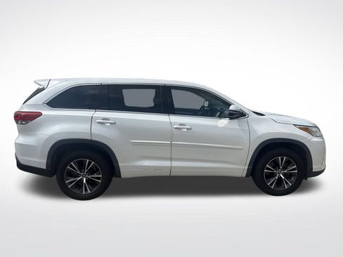 Used 2017 Toyota Highlander Plus FWD image 8