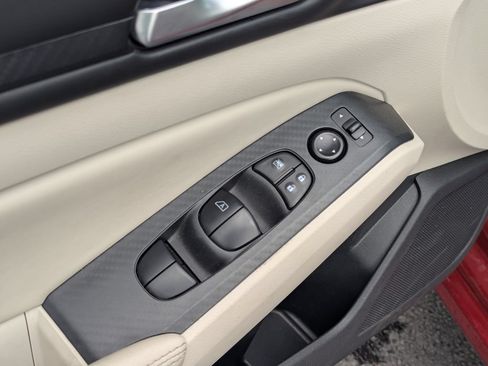 Used 2025 Nissan Altima 2.5 SV FWD image 26
