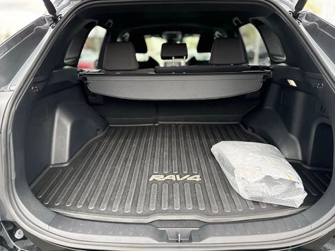 Used 2024 Toyota RAV4 SE image 11