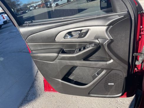 Used 2020 Chevrolet Traverse RS image 33