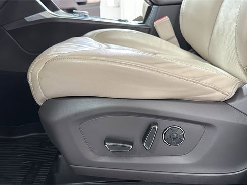 Used 2020 Ford Explorer Platinum w/ Premium Technology Package image 14