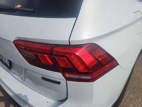 Used 2019 Volkswagen Tiguan SE AWD/4WD image 14