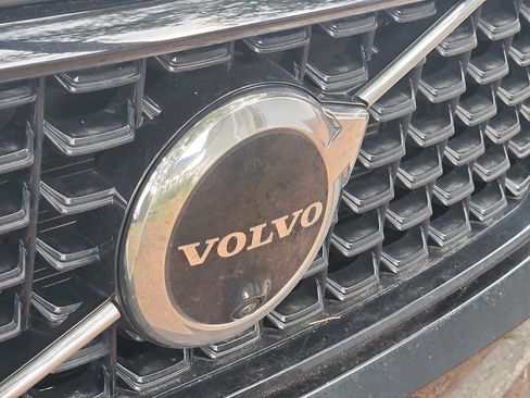 Certified 2023 Volvo XC40 B5 Plus w/ Protection Package Premier image 4