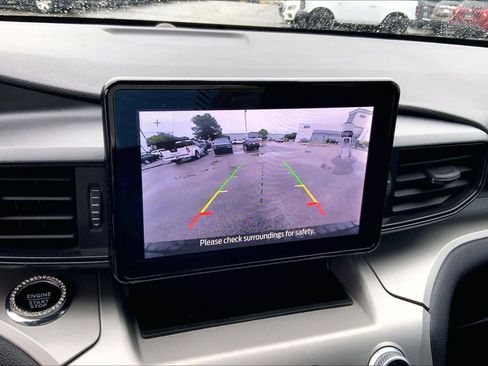 Used 2022 Ford Explorer XLT image 23