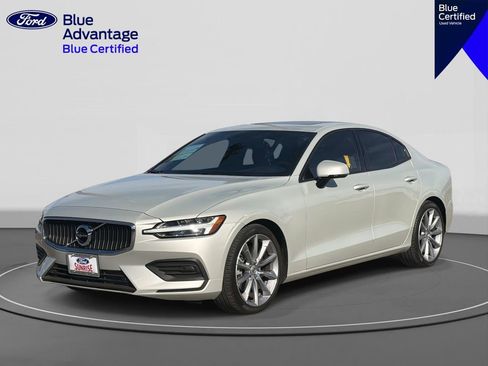 Used 2019 Volvo S60 T5 Momentum w/ Premium Package image 1