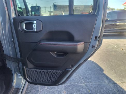 Used 2025 Jeep Gladiator Rubicon w/ Convenience Group AWD/4WD image 28