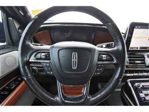 Used 2020 Lincoln Navigator L Reserve w/ Luxury Package image 9