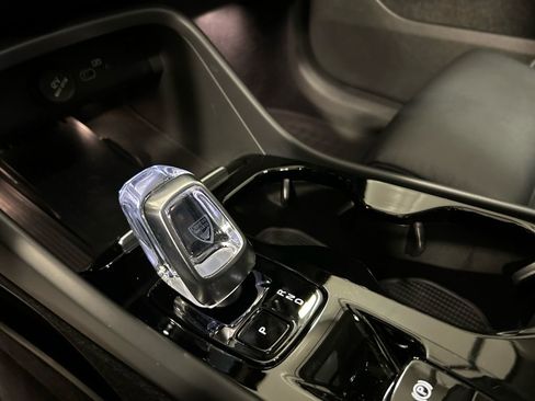 Certified 2023 Volvo XC40 B5 Plus w/ Protection Package Premier AWD/4WD image 19