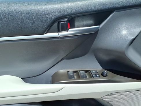 Used 2023 Toyota Camry SE FWD image 11
