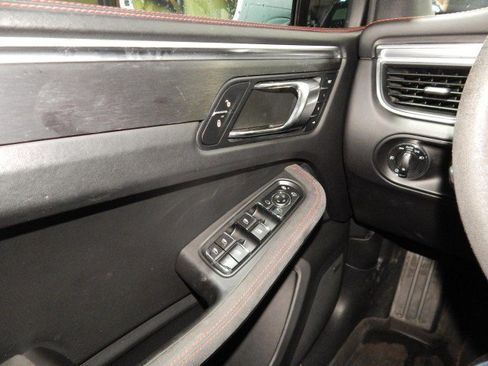 Used 2017 Porsche Macan GTS image 31