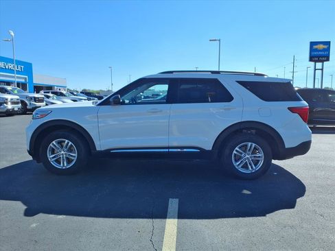 Used 2023 Ford Explorer XLT w/ Equipment Group 202A image 4