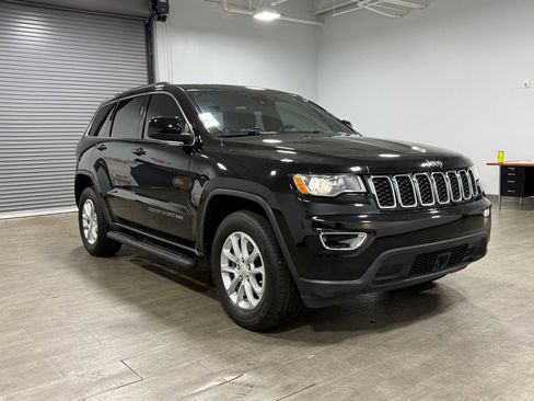 Used 2021 Jeep Grand Cherokee Laredo X image 2