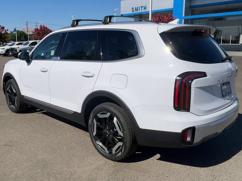 Used 2024 Kia Telluride EX w/ EX Captain's Chair Package FWD image 5