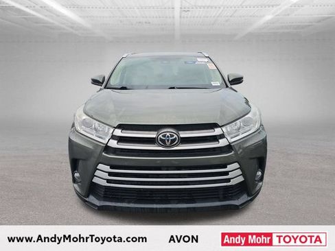 Used 2019 Toyota Highlander XLE AWD/4WD image 3