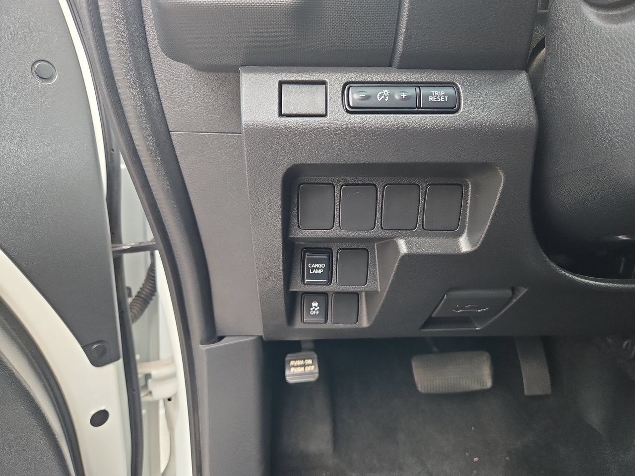 Used 2024 Nissan Frontier S RWD image 18