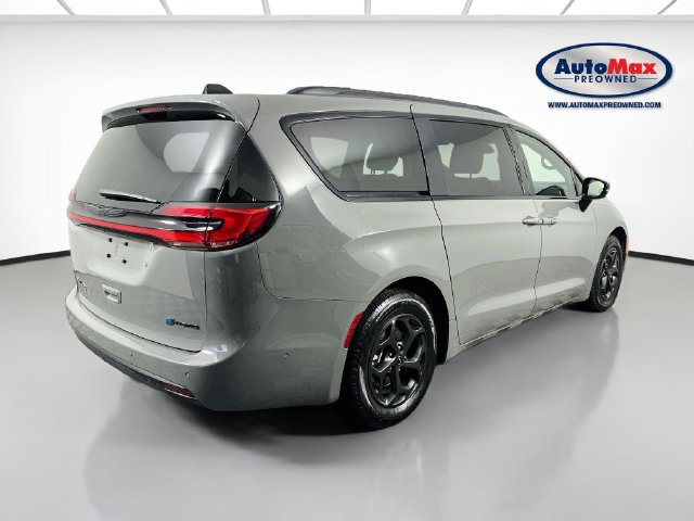 Used 2025 Chrysler Pacifica Premium FWD image 2