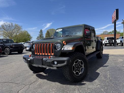 Used 2023 Jeep Gladiator Mojave w/ Cold Weather Group AWD/4WD image 2