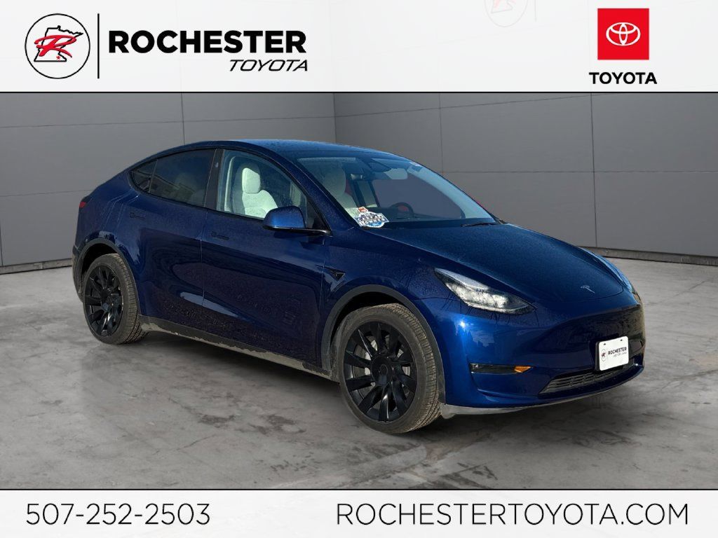 Used 2023 Tesla Model Y Long Range AWD/4WD image 1