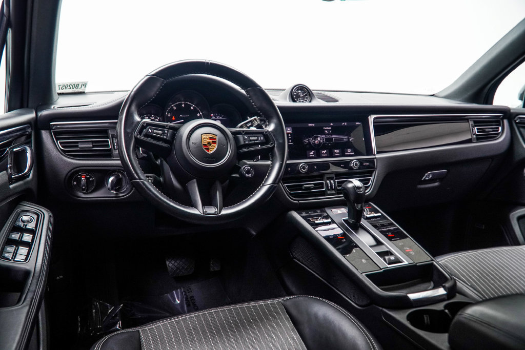 Used 2023 Porsche Macan Turbo AWD/4WD image 19