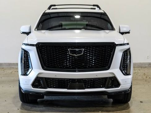Used 2025 Cadillac Escalade V w/ LPO, ONYX Package image 2