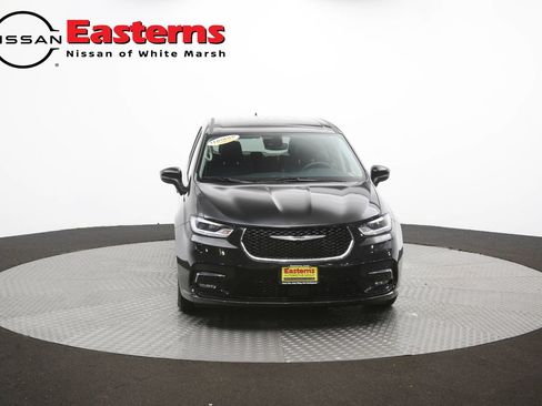 Used 2023 Chrysler Pacifica Touring-L FWD image 54