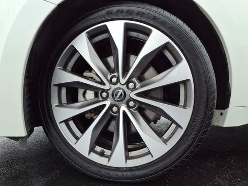 Used 2023 Nissan Maxima Platinum FWD image 36