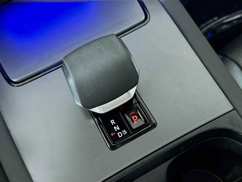 Used 2025 Land Rover Discovery Sport S image 17