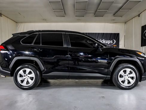 Used 2021 Toyota RAV4 LE FWD image 5