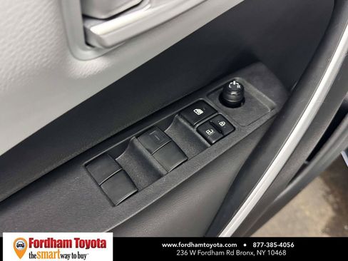 Used 2024 Toyota Corolla SE w/ SE Premium Package FWD image 15