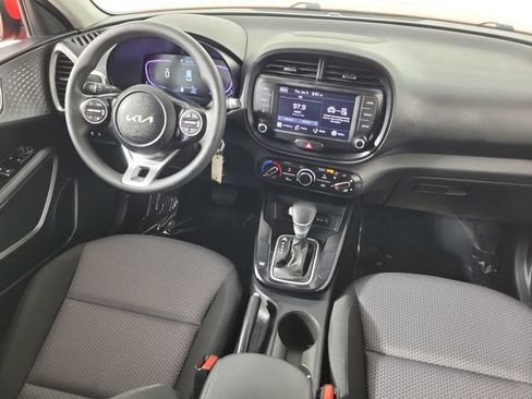 Used 2025 Kia Soul LX w/ LX Technology Package FWD image 15