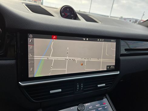 Used 2019 Porsche Cayenne AWD/4WD image 24