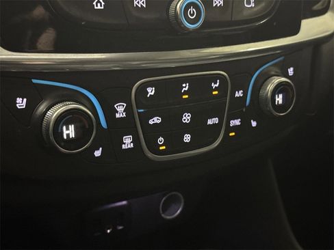 Used 2018 Chevrolet Traverse Premier w/ Driver Confidence II Package image 17