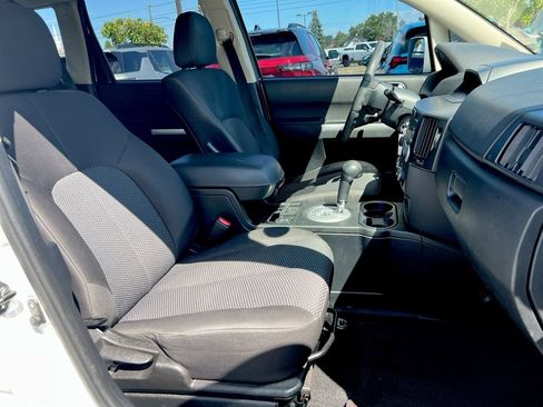 Used 2011 Mitsubishi Endeavor LS AWD/4WD image 21