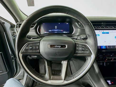 Used 2022 Jeep Grand Cherokee L Limited image 12