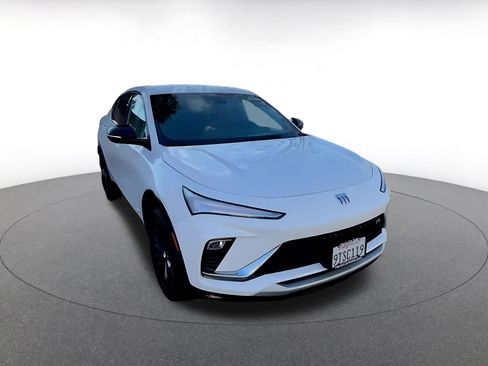 Used 2025 Buick Envista Sport Touring image 3