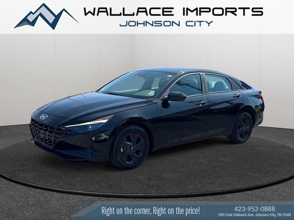 Used 2023 Hyundai Elantra SEL w/ Cargo Package FWD image 2