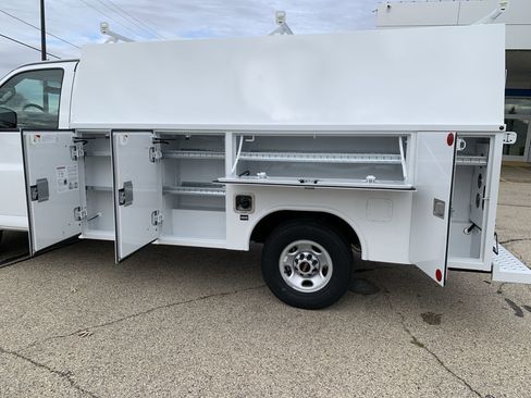 New 2025 GMC Savana 3500 w/ Power Convenience Package image 41