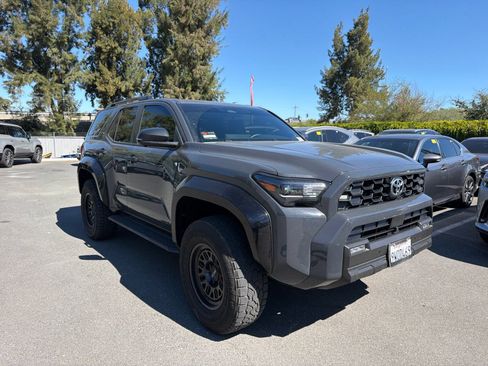 Used 2025 Toyota 4Runner TRD Off-Road Premium AWD/4WD image 2