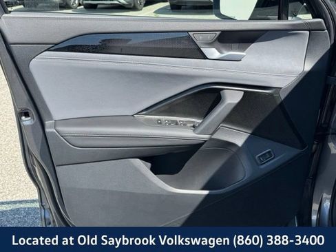 Certified 2025 Volkswagen Tiguan SE R-Line AWD/4WD image 35