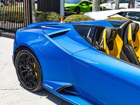 Used 2023 Lamborghini Huracan EVO AWD/4WD image 19